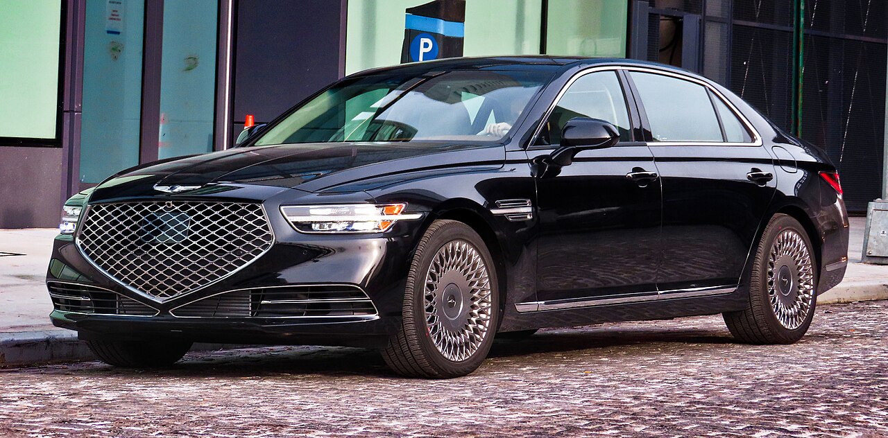 2020 Genesis G90 - Kevauto, CC BY-SA 4.0, via Wikimedia Commons