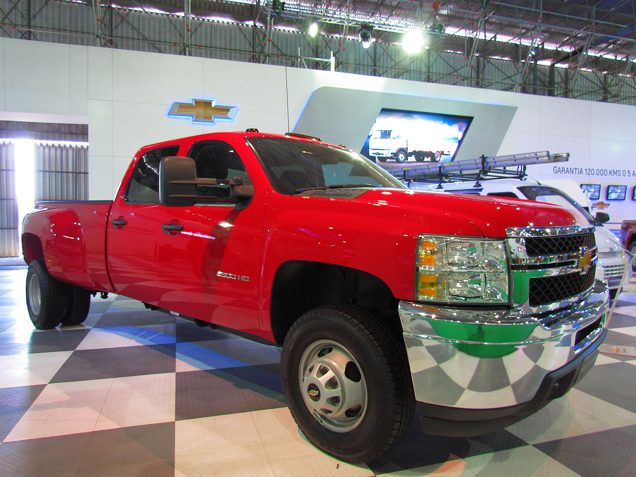 2020 Chevrolet Silverado 3500 - order_242 from Chile, CC BY-SA 2.0, via Wikimedia Commons