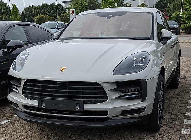 2021 Porsche Macan - Calreyn88, CC BY-SA 4.0, via Wikimedia Commons