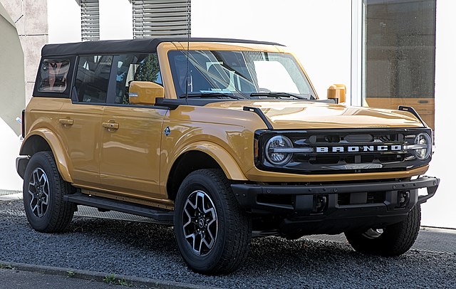 Ford Bronco - Alexander Migl, CC BY-SA 2.0, via Wikimedia Commons